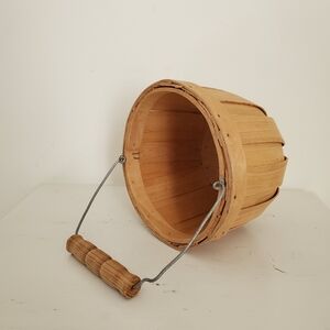 Small Apple Barrel Basket with Metal Handle